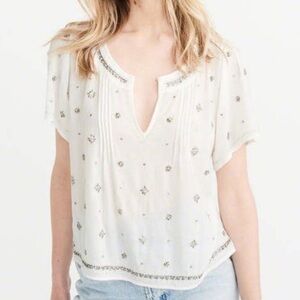 NWT | Abercrombie & Fitch White Embroidered Blouse